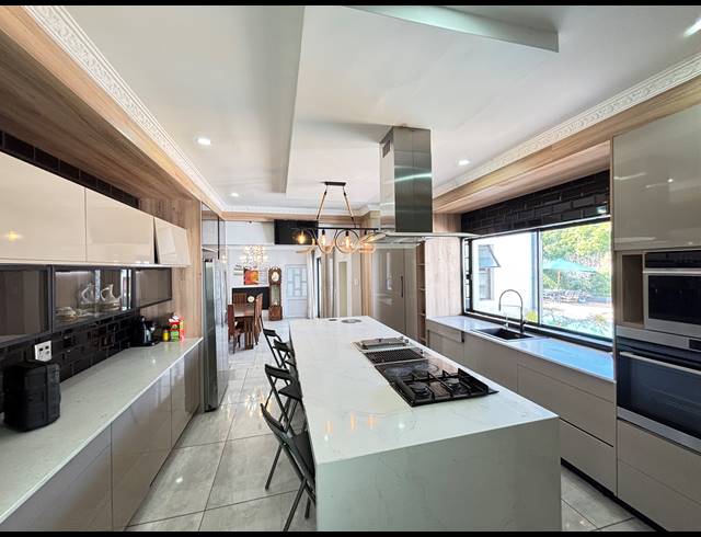 5 BEDROOM HOUSE FOR SALE IN WATERKLOOF RIDGE